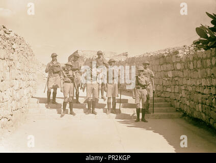 Die Hebung der Belagerung von Jerusalem typische Szene der Truppen in der Altstadt vor der Aufhebung der Sperrstunde, Truppen absteigend Stockfoto