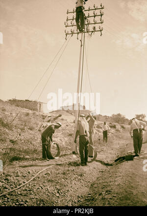 Reparatur von Telefonleitungen auf der Jaffa Straße, Oktober 31, 1938, Jerusalem, Israel Stockfoto