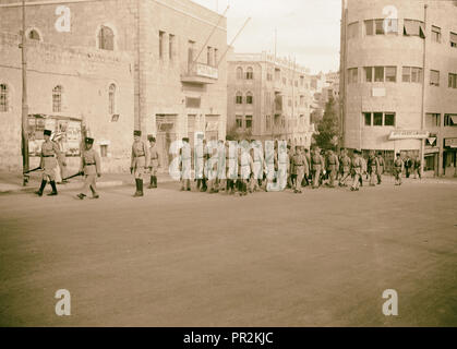 Jüdische überzähligen Polizei, Linie von rund 50 Männern auf Julian, Nov. 5, 1938, Jerusalem, Israel marschieren Stockfoto