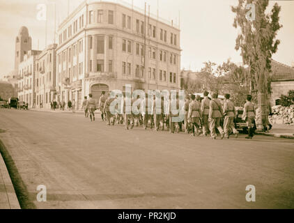 Jüdische überzähligen Polizei, Linie von rund 50 Männern auf Julian, Nov. 5, 1938, Jerusalem, Israel marschieren Stockfoto