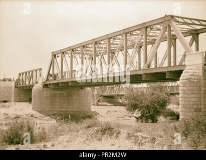 Neue Allenby Brücke über den Jordan, die alte Brücke auch. 1934, Jordanien Stockfoto