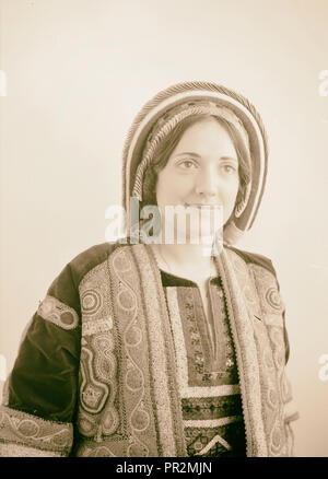 Ramallah (Wedad Khuri) Weddad in fein bestickt Ramallah Kostüm, West Bank, Rām Allāh, Naher Osten Stockfoto