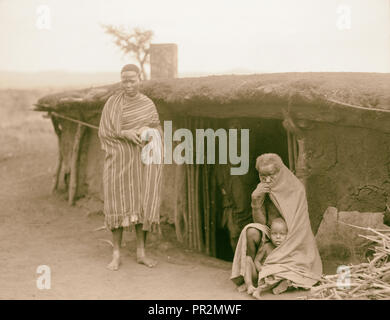 Kenia Kolonie. Namanga, südlichen Game Reserve. Halb unterirdischen Stadtbewohner. 1936, Kenia, Namanga Stockfoto