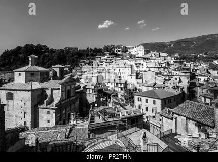 Subiaco (Italien) - ein wenig charmante mittelalterliche Stadt auf dem Berge Simbruini in Metropolitan City Gegend von Rom Stockfoto