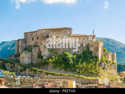 Subiaco (Italien) - ein wenig charmante mittelalterliche Stadt auf dem Berge Simbruini in Metropolitan City Gegend von Rom Stockfoto