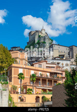 Subiaco (Italien) - ein wenig charmante mittelalterliche Stadt auf dem Berge Simbruini in Metropolitan City Gegend von Rom Stockfoto