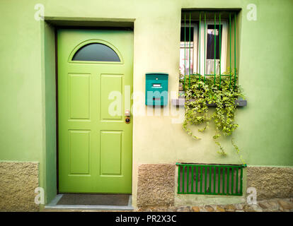 Green House Tür - Umweltfreundliche nachhaltige Architektur ökologisch nachhaltige Gebäude Stockfoto