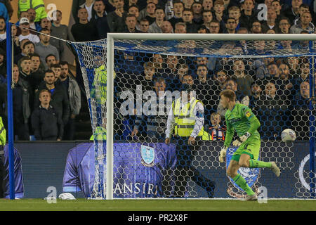 28. September 2018, Hillsborough, Sheffield, England; Sky Bet Meisterschaft, Sheffield Mittwoch v Leeds Utd: Adam Reichweite von Sheffield Mittwoch Kerben zu machen es 1-0 Credit: Mark Cosgrove/News Bilder, Englische Fußball-Liga Bilder unterliegen DataCo Lizenz Stockfoto