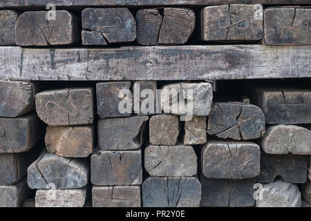 Alten hölzernen Bahnschwellen - vintage Holz Hintergrund - Stockfoto