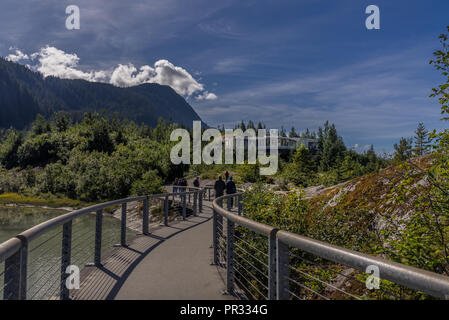 Juneau, Alaska. USA. Aug, 19, 2018. - Ansicht des Mendenhall Gletscher Besucherzentrum Stockfoto