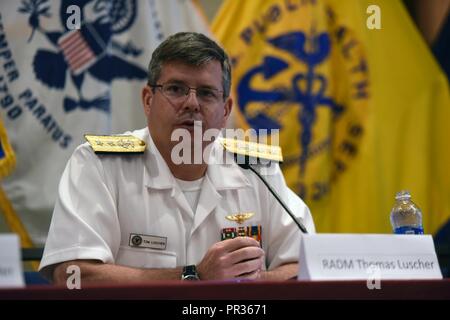 Marine hinten Adm. Thomas Luscher, Commander, Navy Reserve Forces Command, Adressen der Reserve Häuptlinge' Panel an der Reserve Officers Association, Arlington, Virginia, 22. Juli 2017. Stockfoto