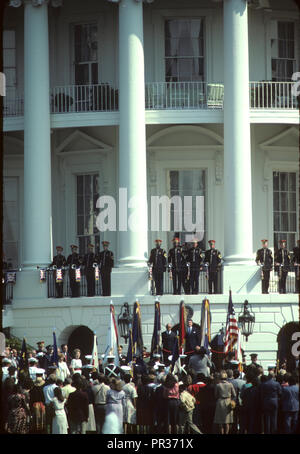 Präsident Ronald Reagan im Weißen Haus Begrüßungszeremonie im April 1982 mit Joao Baptista de Oliverira Figueiredo von Brasilien. Foto von Dennis Brack bb 24. Stockfoto