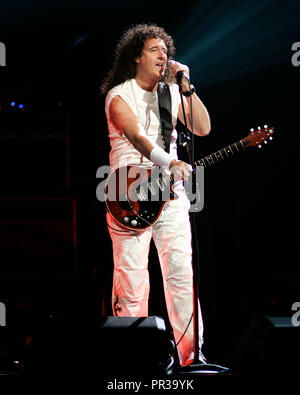 Brian May mit Queen in Konzert in der American Airlines Arena in Miami, Florida am 3. März 2006. Stockfoto