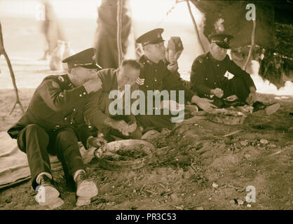 Ein tribal Mittagessen an Kavallerie post bei Tel-el-Meleiha, 20 km nördlich von Beerscheba, 18.01.1940. Britische Polizisten Stockfoto