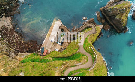 Luftaufnahme über Dunquin Pier an der Westküste von Irland Stockfoto