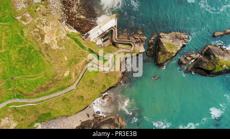 Luftaufnahme über Dunquin Pier auf der Halbinsel Dingle - Ansicht von oben Stockfoto