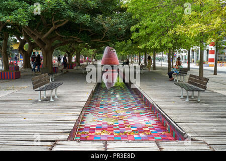 Lissabon, Portugal - Juli 04, 2016: Der Park der Nationen für die Universelle Weltausstellung Expo 98 gebaut mit den bunten Wasser Vulkan Brunnen. L Stockfoto