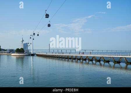 Lissabon, Portugal - 04. Juli 2016: Die Seilbahn von der Ozeanarium in die Torre de Vasco da Gama in der Welt Expo Park 1998 der Nationen. Lis Stockfoto