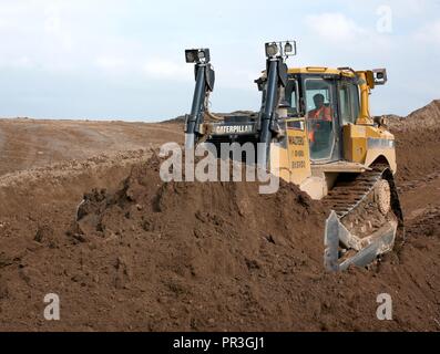 Ein Caterpillar D8T Bulldozer mit einem semi-Schild und Einzelzahn einstellbare Ripper. Die gesamten operativen Gewicht über 38 Tonnen. Stockfoto