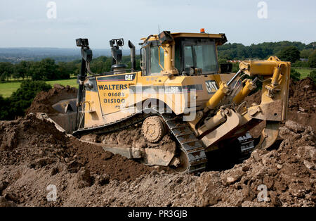 Ein Caterpillar D8T Bulldozer mit einem semi-Schild und Einzelzahn einstellbare Ripper. Die gesamten operativen Gewicht über 38 Tonnen. Stockfoto