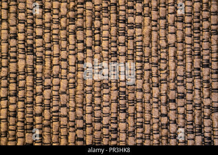 Makroaufnahme von Golden Brown Stoff mit Streifen und Hauch von schwarzem Garn für Hintergrund Stockfoto