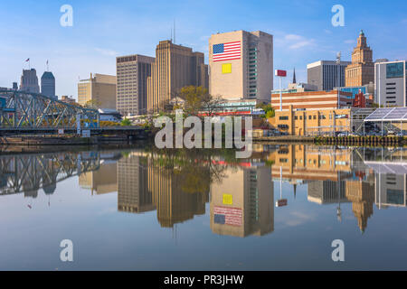 Newark, New Jersey, USA Skyline auf der Passaic River. Stockfoto