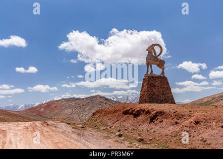 Bilder auf dem entfernten Pamir Highway, von der Kyzyl-Art Pass auf dem Weg nach Karakul See in Tajikiestan Stockfoto