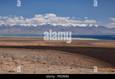 Bilder auf dem entfernten Pamir Highway, von der Kyzyl-Art Pass auf dem Weg nach Karakul See in Tajikiestan Stockfoto