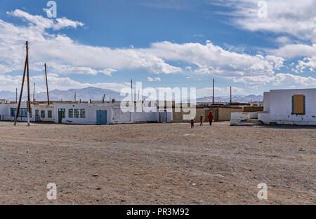 Bilder auf dem entfernten Pamir Highway, von der Kyzyl-Art Pass auf dem Weg nach Karakul See in Tajikiestan Stockfoto