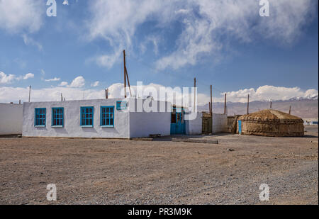 Bilder auf dem entfernten Pamir Highway, von der Kyzyl-Art Pass auf dem Weg nach Karakul See in Tajikiestan Stockfoto