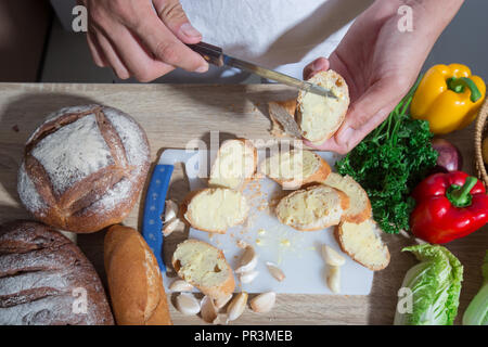 Hausgemachte Knoblauchbrot, gesunde Lebensführung, essen Hintergrund Stockfoto