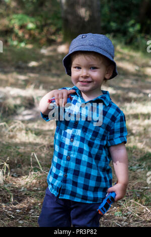 Happy little boy Lächeln für die Kamera. MODEL RELEASED Stockfoto