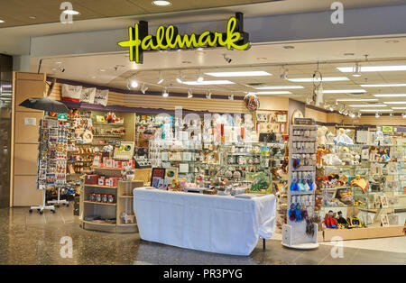 MONTREAL, KANADA - 8. SEPTEMBER 2018: Hallmark storefront in Montreal. Markenzeichen ist die älteste und größte Hersteller von Grußkarten Firma Stockfoto