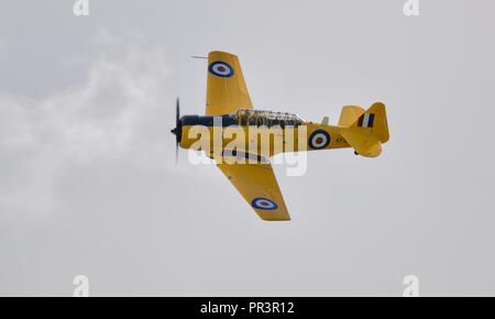 North American Harvard KF 183 Durchführen am IWM Duxford Airshow 2018 Schlacht von Großbritannien Stockfoto