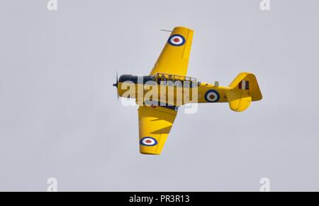 North American Harvard KF 183 Durchführen am IWM Duxford Airshow 2018 Schlacht von Großbritannien Stockfoto