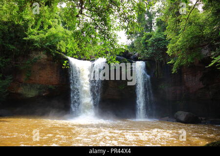 Haew Suwat Wasserfall Wasserfall im Regenwald des Khao Yai Nationalpark, Thailand Stockfoto