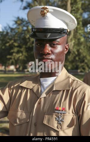 Us Marine Corps PFC. Nicholas Agrilleo ist die Ehre Absolvent für Platoon 3070, Kilo, 3 Recruit Training Bataillon, und graduierte Boot Camp Sept. 7, 2018. Er erwarb auch höchste körperliche Fitness des Unternehmens und zur Bekämpfung der Fitness. Agrilleo, ein Eingeborener von Lansing, Michigan erwarb einen Score von 600 von 600 Punkten. Stockfoto