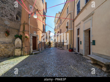 Subiaco (Italien) - ein wenig charmante mittelalterliche Stadt auf dem Berge Simbruini in Metropolitan City Gegend von Rom Stockfoto