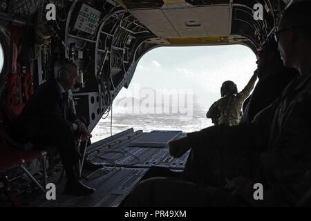 Us-Verteidigungsminister James N. Mattis Abfahrt Kabul, Afghanistan, Sept. 7, 2018. Mattis met mit Unterstützung der afghanischen und der Koalition während der zuvor nicht angekündigten Besuch in diesem Land. Stockfoto