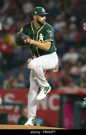 Anaheim, Kalifornien, USA. September 28, 2018: Oakland Athletics relief Pitcher Lou Triviño (62) macht den Anfang für die A's während des Spiels zwischen den Oakland A's und der Präfektur Aichi im Angel Stadium in Anaheim, CA, (Foto von Peter Joneleit, Cal Sport Media) Credit: Cal Sport Media/Alamy leben Nachrichten Stockfoto