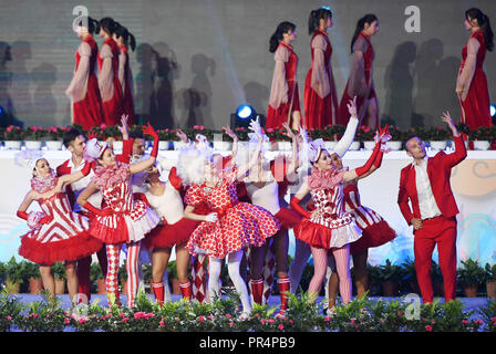 Fuzhou, China's Jiangxi Province. 28 Sep, 2018. Schauspieler bei der Eröffnung eines internationalen Theater arts exchange Monat Programm nach Tang Xianzu in Fuzhou, der ostchinesischen Provinz Jiangxi, Sept. 28, 2018 benannt. Tang, geboren 1550, war ein berühmter chinesischer Dramatiker am besten für vier Stücke bekannt, die "Vier Träume betitelt." Credit: Wan Xiang/Xinhua/Alamy leben Nachrichten Stockfoto