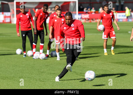 Crawley, Großbritannien. 29. September 2018. Dominic Poleon von Crawley Town erwärmt sich während der efl Sky Bet Liga 2 Übereinstimmung zwischen Crawley und Yeovil Town an der Checkatrade.com Stadium, Crawley in England am 29. September 2018. Foto von Ken Funken. Nur die redaktionelle Nutzung, eine Lizenz für die gewerbliche Nutzung erforderlich. Keine Verwendung in Wetten, Spiele oder einer einzelnen Verein/Liga/player Publikationen. Credit: UK Sport Pics Ltd/Alamy leben Nachrichten Stockfoto