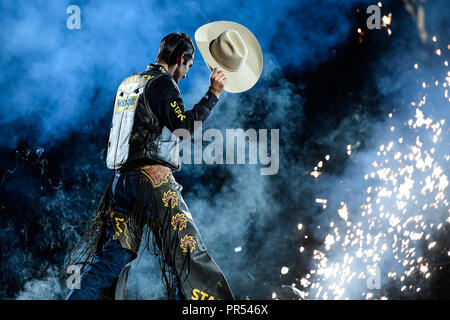 Fairfax, Virginia, USA. 22 Sep, 2018. SILVANO ALVES betritt die Arena während der ersten Nacht der Konkurrenz an EagleBank Arena in Fairfax, Virginia. Credit: Amy Sanderson/ZUMA Draht/Alamy leben Nachrichten Stockfoto