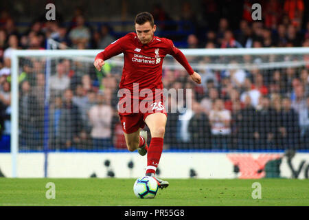 Andrew Robertson von Liverpool in Aktion. Premier League match, Chelsea gegen Liverpool an der Stamford Bridge in London am Samstag, den 29. September 2018. Dieses Bild dürfen nur für redaktionelle Zwecke verwendet werden. Nur die redaktionelle Nutzung, eine Lizenz für die gewerbliche Nutzung erforderlich. Keine Verwendung in Wetten, Spiele oder einer einzelnen Verein/Liga/player Publikationen. pic von Steffan Bowen/Andrew Orchard sport Fotografie/Alamy leben Nachrichten Stockfoto