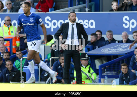 Liverpool, Großbritannien. 29. September 2018. Fulham Manager Slavisa Jokanovic (c) sieht von der touchline. Premier League match, Everton v Fulham im Goodison Park in Liverpool am Samstag, den 29. September 2018. Dieses Bild dürfen nur für redaktionelle Zwecke verwendet werden. Nur die redaktionelle Nutzung, eine Lizenz für die gewerbliche Nutzung erforderlich. Keine Verwendung in Wetten, Spiele oder einer einzelnen Verein/Liga/player Publikationen. pic von Chris Stading/Andrew Orchard sport Fotografie/Alamy leben Nachrichten Stockfoto