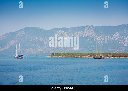 Blick auf Inseln im Ägäischen Meer in der Nähe von Marmaris. Türkei Stockfoto