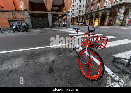 Mobike, die Bike Sharing in Bologna, Italien. Stockfoto