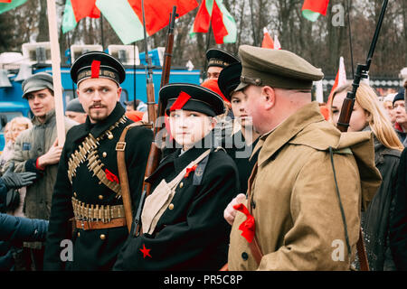 Gomel, Belarus - November 7, 2017: Kameraden Revolutionäre, Soldaten und Matrosen bei einer Feier des 100. Jahrestages der Große Oktober Revol Stockfoto