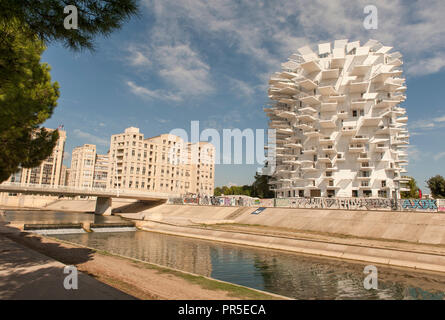 L'Arbre Blanc, einem Wohngebiet Baum entworfen von Sou Fujimoto, am Ufer des Flusses Lez iin Montpellier, Frankreich Stockfoto