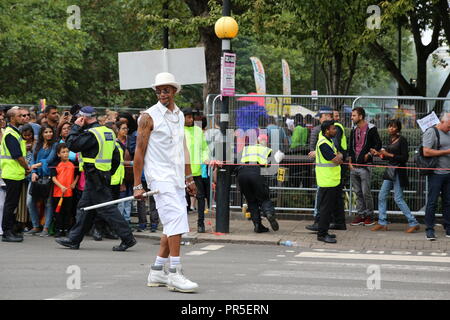 London, Großbritannien - 27 August 2018: Notting Hill Carnival Menschen in Street event Stockfoto